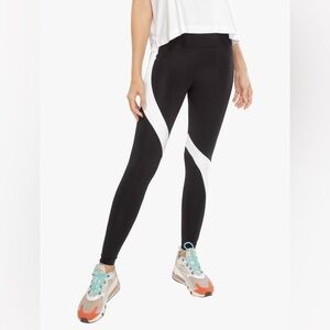 NWT. Koral - Venus Blackout High Rise Legging - Black/White. Size Large.